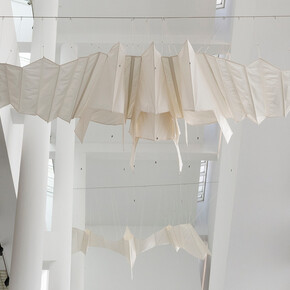 Aurèlia Muñoz’s birds-kites, exhibition view. Courtesy of the Museu d’Art Contemporani de Barcelona (MACBA)
