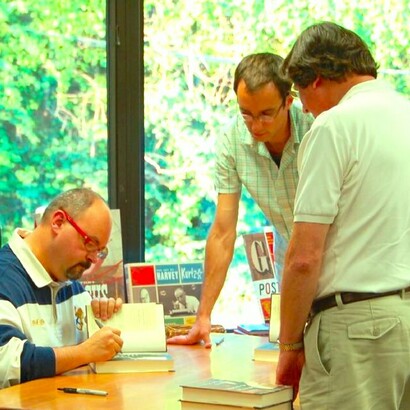 Carlos Ruiz Zafón (1964-2020), que la tierra te sea leve