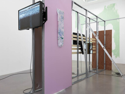 © Hilary Lloyd, courtesy Sadie Coles HQ, London. Photography: Robert Glowacki
