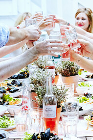 Dinner Party Andrew © Arthur via Domaine Home