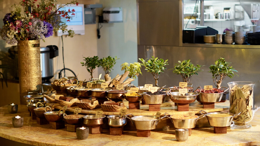 Luis Ojeda, chef maracucho en Madrid, ha convertido la humildad y la mentalidad de “esponja” en la base de su aprendizaje, absorbiendo técnicas y sabores de cada cultura culinaria que descubre