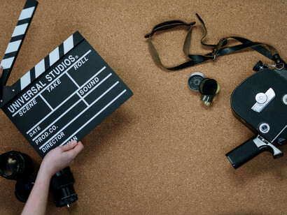 En su dimensión estética, el cine puede universalizar un drama a través de la belleza, trascendiendo lenguas y fronteras