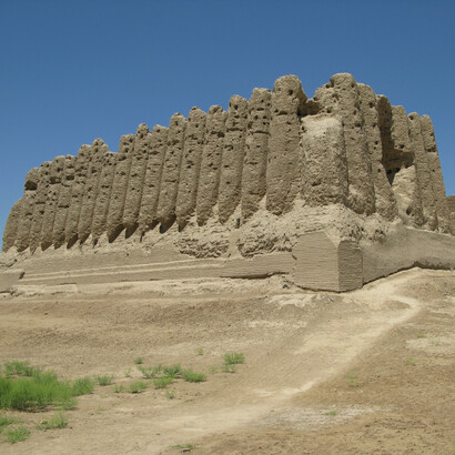 Le suggestive mura del Grande Kiz-kale (VII sec.) a Merv, l’antica capitale d’infiniti regni, importante crocevia carovaniero e multiculturale sulla via della seta, dichiarata patrimonio dell’umanità dall’Unesco