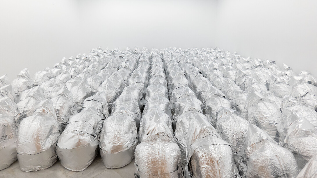 Kader Attia, Fantasma, 2007–2025. Cortesía del Centro Andaluz de Arte Contemporáneo. Foto por Pablo Ballesteros