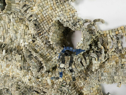 Moffat Takadiwa, The Falling of Rhodes/ia, 2017
computer keys, 217 x 240 x 45 cm. Copyright the artist, Courtesy Tyburn Gallery
