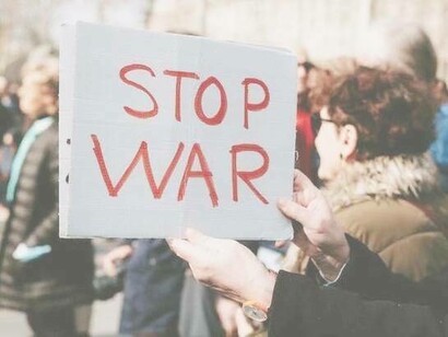 Anti-war protestor sign calling for an end to the attack on Ukraine