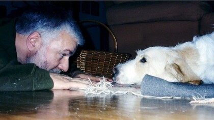 Maurizio con Teo. Teo ci amava tutti ma uno solo viene scelto dai cani come suo intimo padrone e lui era felice di averlo trovato.