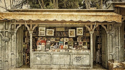 Uno de los puestos de la Cuesta de Moyano, Madrid