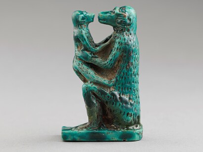 Figurita de madre mona con su cría. Esteatita esmaltada. Tercer Periodo Intermedio, probablemente dinastías XXII-XXV. © Musée du Louvre, Benjamin Soligny