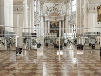 Suspended Perimeter - Love Difference
1975-2011, ferro, specchio Ø 10 m. Courtesy: the artist and GALLERIA CONTINUA, San Gimignano / Beijing / Les Moulins / Habana. Photo by: Oak Taylor-Smith