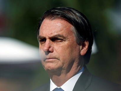 Bolsonaro es conocido en Brasil por sus posiciones nacionalistas y conservadoras, además de sus críticas al comunismo y la izquierda política. También es conocido por defender la dictadura militar en Brasil