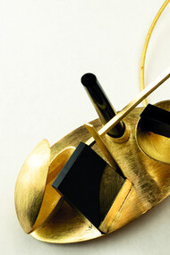Alberto Zorzi, Metropolis, collier con pendente in oro giallo 750 e onice, 2021