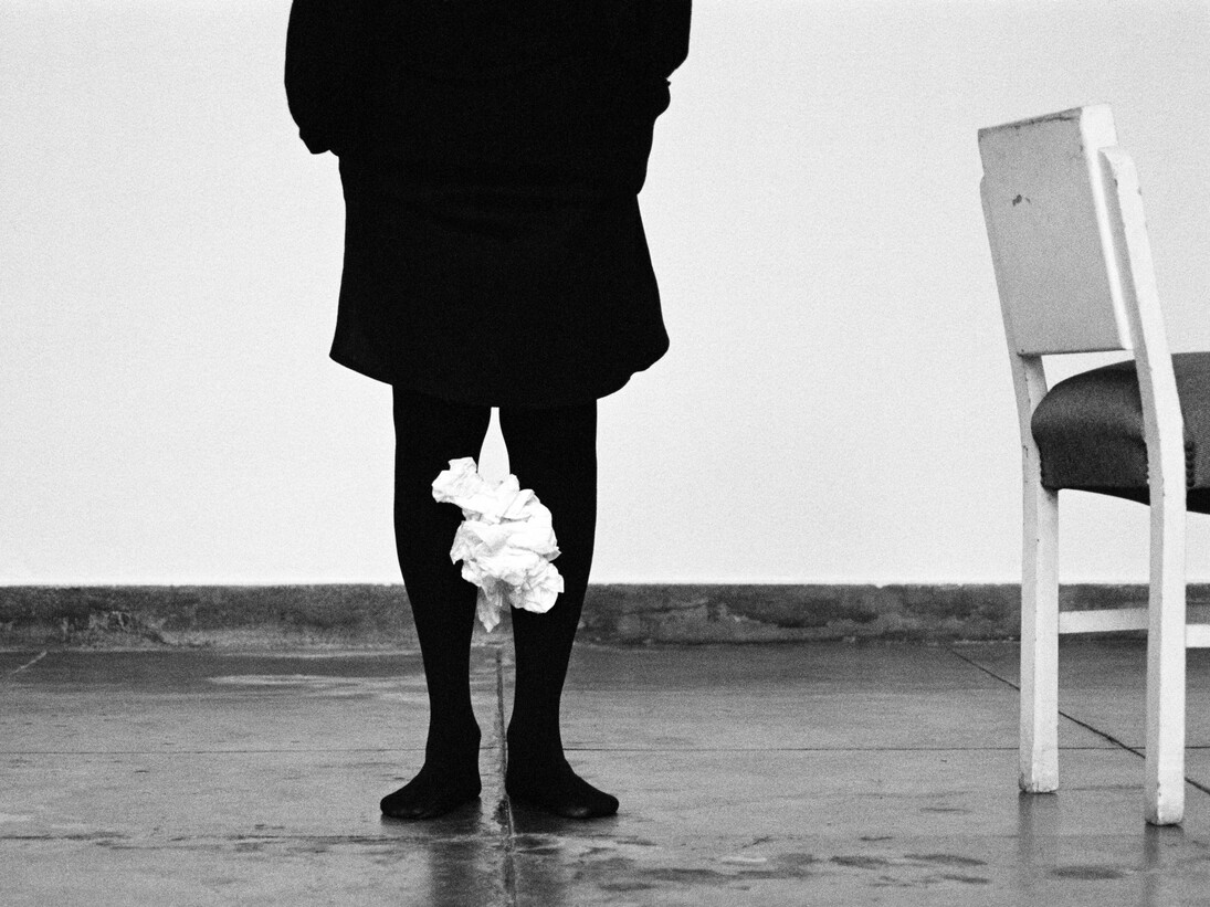 Helena Almeida, N.º Ref: 6506, Desenho, 2014, Fotografia a preto e branco, 130 x 195 cm, Edição única
