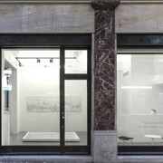 Ou elles volent, ou elles tombent. Courtesy of Buchmann Galerie