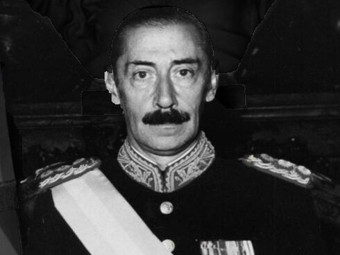 Jorge Rafael Videla è stato un militare e politico argentino, presidente de fatto dell'Argentina dal 1976 al 1981 durante il cosiddetto "Proceso de Reorganización Nacional". Fu una figura centrale della dittatura militare instaurata dopo il colpo di Stato del 24 marzo 1976, un periodo tra i più bui della storia argentina, segnato da repressione sistematica, sparizioni forzate, torture e gravi violazioni dei diritti umani. Dopo il ritorno della democrazia nel 1983, Videla fu condannato per crimini contro l'umanità e morì in carcere nel 2013