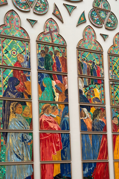 Dans leur modernité éclatante, ces vitraux annoncent déjà la renaissance de Cathédrale Notre-Dame de Paris, où lumière et matière dialogueront à nouveau