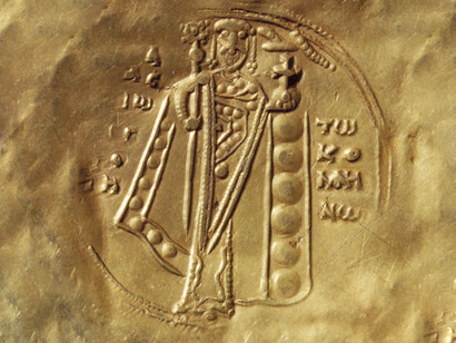 La sua opera letteraria, in prosa in stile attico composta di XV libri, riguarda le gesta dell’imperatore Alessio 