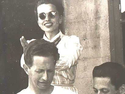 Harriet Taylor, André Lwoff et Jacques Monod au symposium de Cold Spring Harbor, à un moment décisif pour la biologie moléculaire © Archives NCBS, CC BY-SA 4.0