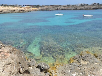 Lampedusa, un mare infinito che si congiunge con il cielo