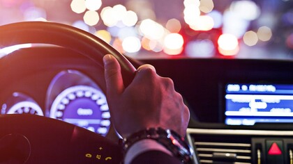 Un conductor al volante