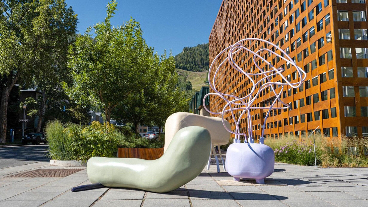 Nairy Baghramian, Sitzengebliebene (sastay downers), exhibition view. Courtesy of the Aspen Art Museum 