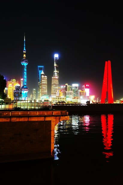 The glittering lights of Shanghai serve as a backdrop for the unexpected encounter with Akhenaten's art, a testament to his enduring legacy © Daniel Gauss