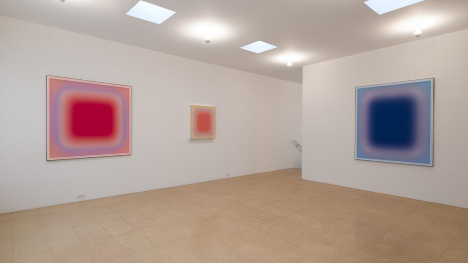 Jonny Niesche, Hovering, exhibition view. Courtesy of 1301PE