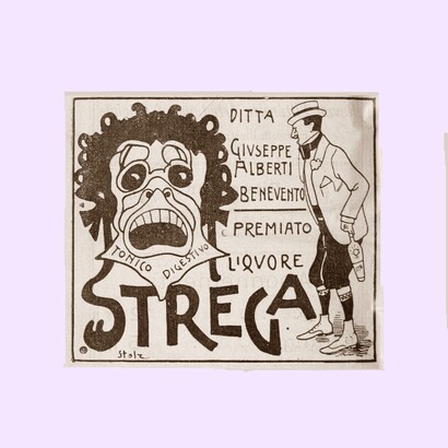 La giuria è composta da circa 400 intellettuali chiamati “Amici della domenica” che votano in due turni per scegliere il vincitore. In foto una pubblicità del liquore Strega del 1902