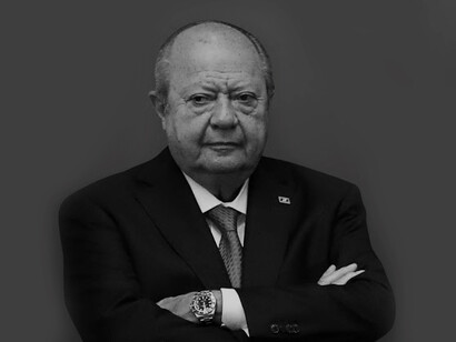 Carlos Antonio Romero Deschamps, sindicalista y político mexicano acusado por diversos delitos, incluyendo enriquecimiento ilícito, corrupción y tráfico de influencias