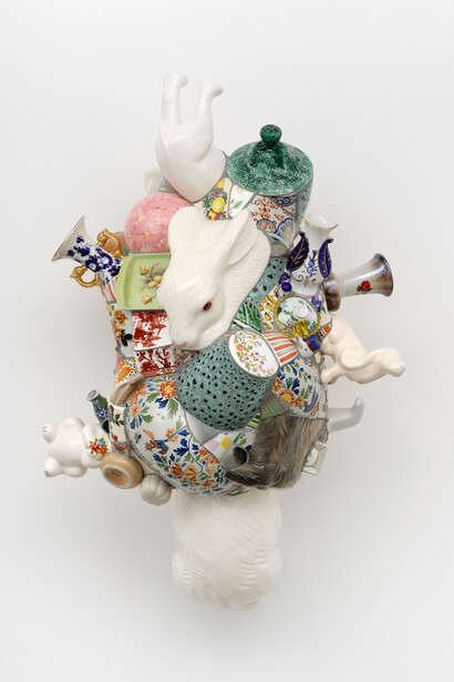 Barrão,
Cabeça noise, 2023,
porcelain, epoxy resin,
38 3/4 x 24 1/4 x 18 1/2 in (98 x 61.5 x 47 cm). Courtesy of the artist and Night Gallery
