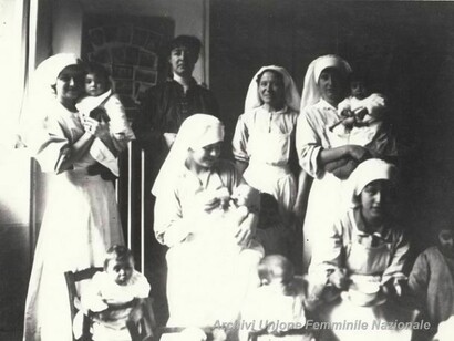 Infermiere presso l'Unione Femminile Nazionale - Foto: Archivi Unione Femminile Nazionale