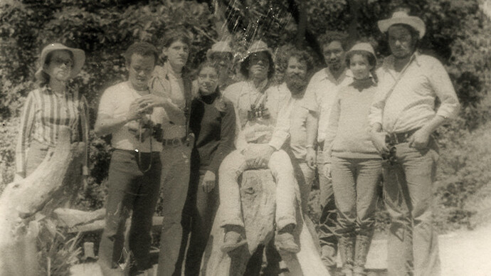 Estudiantes y profesores del curso de Ecología de Poblaciones, de 1974, en una visita al volcán Poás: Olga Méndez, Pedro Falco, Luko Hilje, Rafaela Sierra, Gary Stiles, Julio Sánchez, Sergio Salas, Gustavo Ramos, Carmelina Flores y Amado Suazo