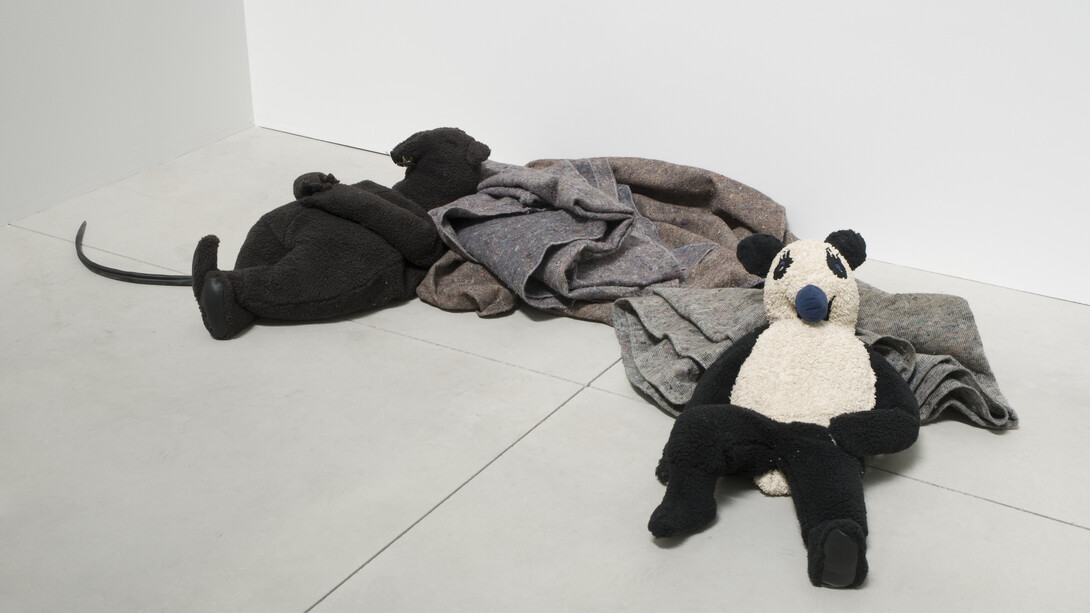 Peter Fischli David Weiss, Rat and Bear (Sleeping), 2008, Cotton, wire, polyester, and electrical mechanism, overall dimensions vary with installation, Jumex Collection, Mexico City © Peter Fischli and David Weiss. Photo: Courtesy Fischli Weiss Archive, Zürich