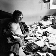 Osvaldo Lamborghini in his apartment in Carrer Berna, Barcelona (1983). Photo: © Hanna Muck