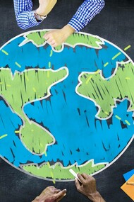 The homogenization process conducted in meetings that are affecting the globe and diluting culture