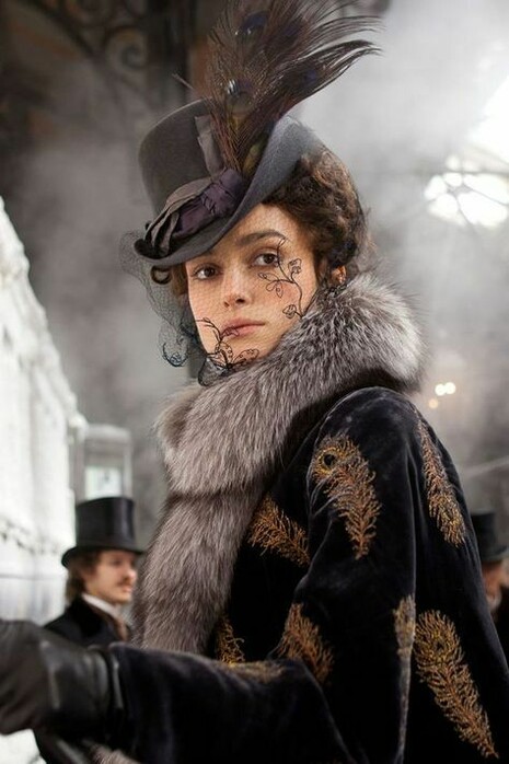 Tolstoj prende spunto dalla storia di un adulterio simile a quella che Gustave Flaubert aveva descritto in Madame Bovary