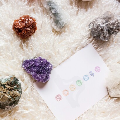 Attraverso tecniche corporee e consapevolezza emotiva, la bioenergetica e la psicosomatica collaborano per trasformare il blocco in risorsa