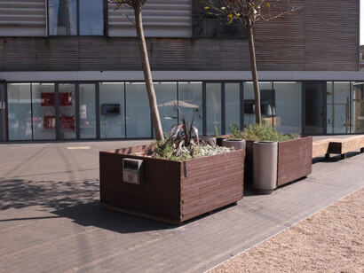 Installation View, ‘don’t we We run run things things?!’ at Vitrine Bermondsey Square, Courtesy of Vitrine