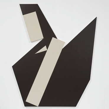 Michael Heizer, Hard Edge Painting no. 5B, 2015–16, Polyvinyl latex on canvas, 106 3/4 × 88 × 2 1/4 inches (271.1 × 223.5 × 5.7 cm), Photo by Jeff McLane. Courtesy of Gagosian