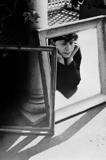 Florence Henri, Autoportrait, 1938, Épreuve gélatino-argentique datée des années 1970, 24,8 x 23,1 cm, Collection particulière, courtesy Archives Florence Henri, Gênes, Florence Henri © Galleria Martini & Ronchetti