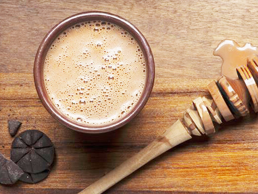 Preparazione di una cioccolata in tazza