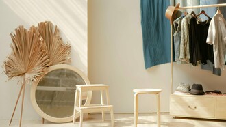 Decluttering non è solo semplice riordino, ma una riflessione su cosa conservare e cosa togliere