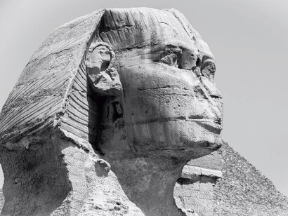 La Gran Esfinge de Guiza​​ es una escultura monumental que se encuentra en la ribera occidental del río Nilo en Egipto