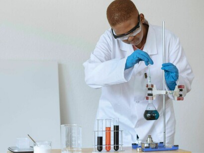 La ciencia busca crear una versión espejo capaz de albergar vida biológica sintética nueva