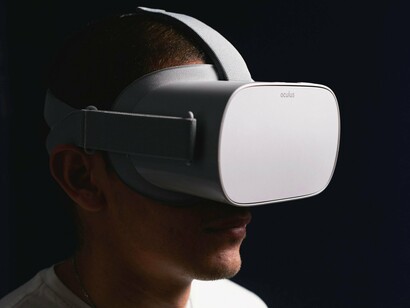 Em vez de eliminar a criatividade humana, a inteligência artificial tende a transformá-la, atuando como ferramenta de apoio, inspiração e ampliação das possibilidades expressivas. O desafio está em garantir que o reconhecimento e a remuneração do trabalho humano sejam preservados em um ambiente cada vez mais mediado por algoritmos