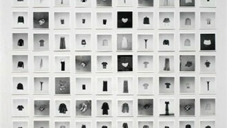 All the clothes of a woman, 70 fotografie in b-n, 130x90 cm