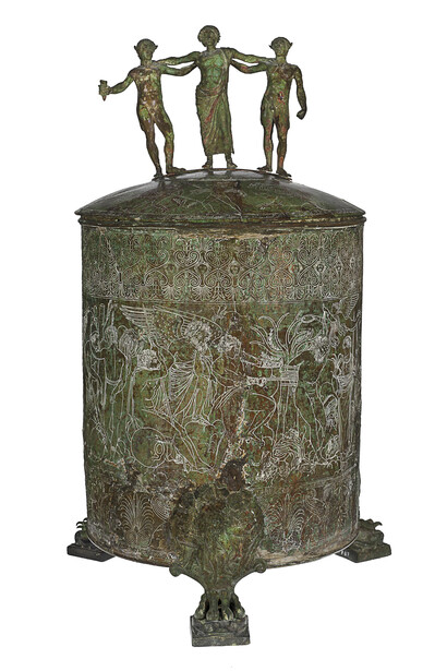 Joyero con inscripción en latín arcaico, siglo IV a.C., de Palestrina Roma, Museo Nacional Etrusco de Villa Giulia. © Museo Nacional Etrusco de Villa Giulia-Archivo fotográfico, foto Mauro Benedetti