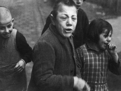 Aunque la esterilización forzosa es considerada como un crimen de lesa humanidad o un crimen de guerra y un delito grave de violencia sexual, e fecha tan reciente con la década de los 90, el Gobierno peruano desarrolló un amplio programa por el que más de 300.000 fueron esterilizadas