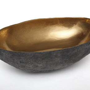 Cristina Salusti, Large Gold Oval Vessel , 2016. Courtesy of Valerie Goodman Gallery