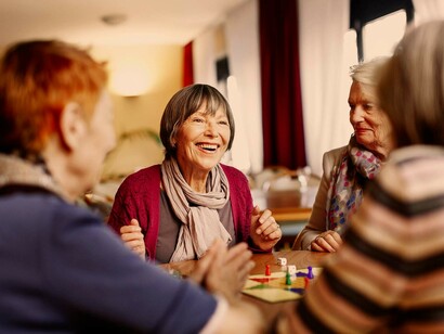Actividades para prevenir y paliar la soledad no deseada entre adultos mayores